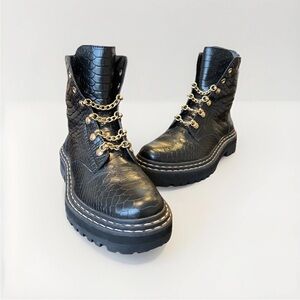 Vince Camuto Popinta Black Smooth Leather Snake Round Toe Chain Combat Boots 8